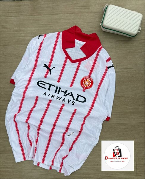 Maillot de football rouge et blanc