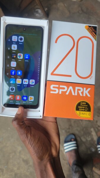 TECNO SPARK 20 PRO 256GB 16GB RAM PREMIÈRE COPIE DUBAÏ