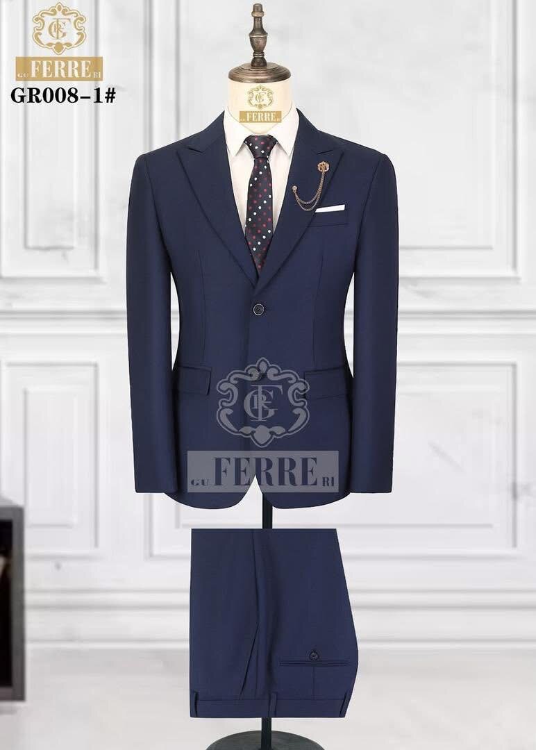 Costume élégant homme moderne