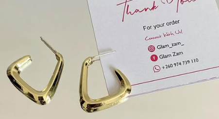 Hey gorgeous, earrings readily available 😍