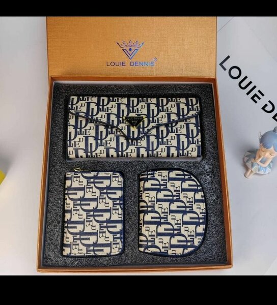 Quality women's purse gift set