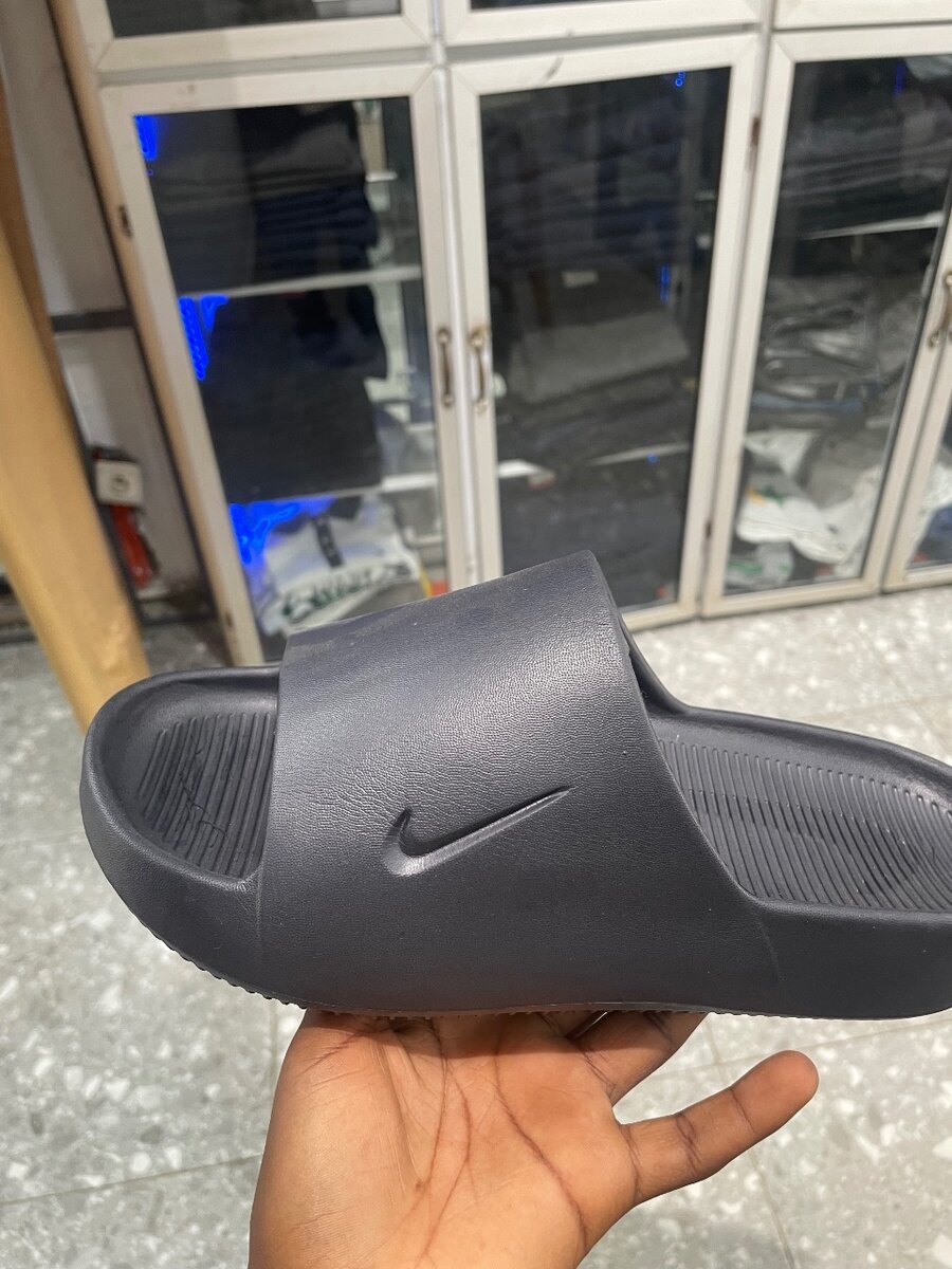 Claquettes confort homme noires