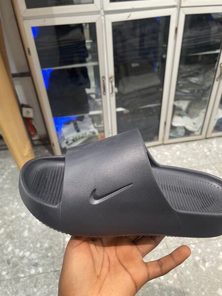 Claquettes confort homme noires