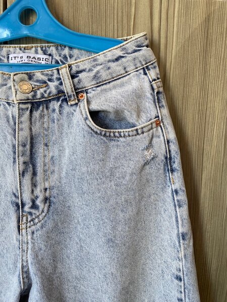 Женские джинсы