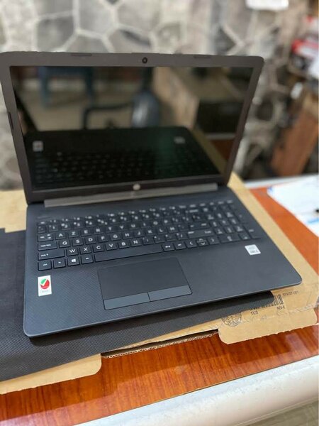 Laptop HP 15 - dwo  PCC : Intel Core i3  RAM : 8 GB DDR 4