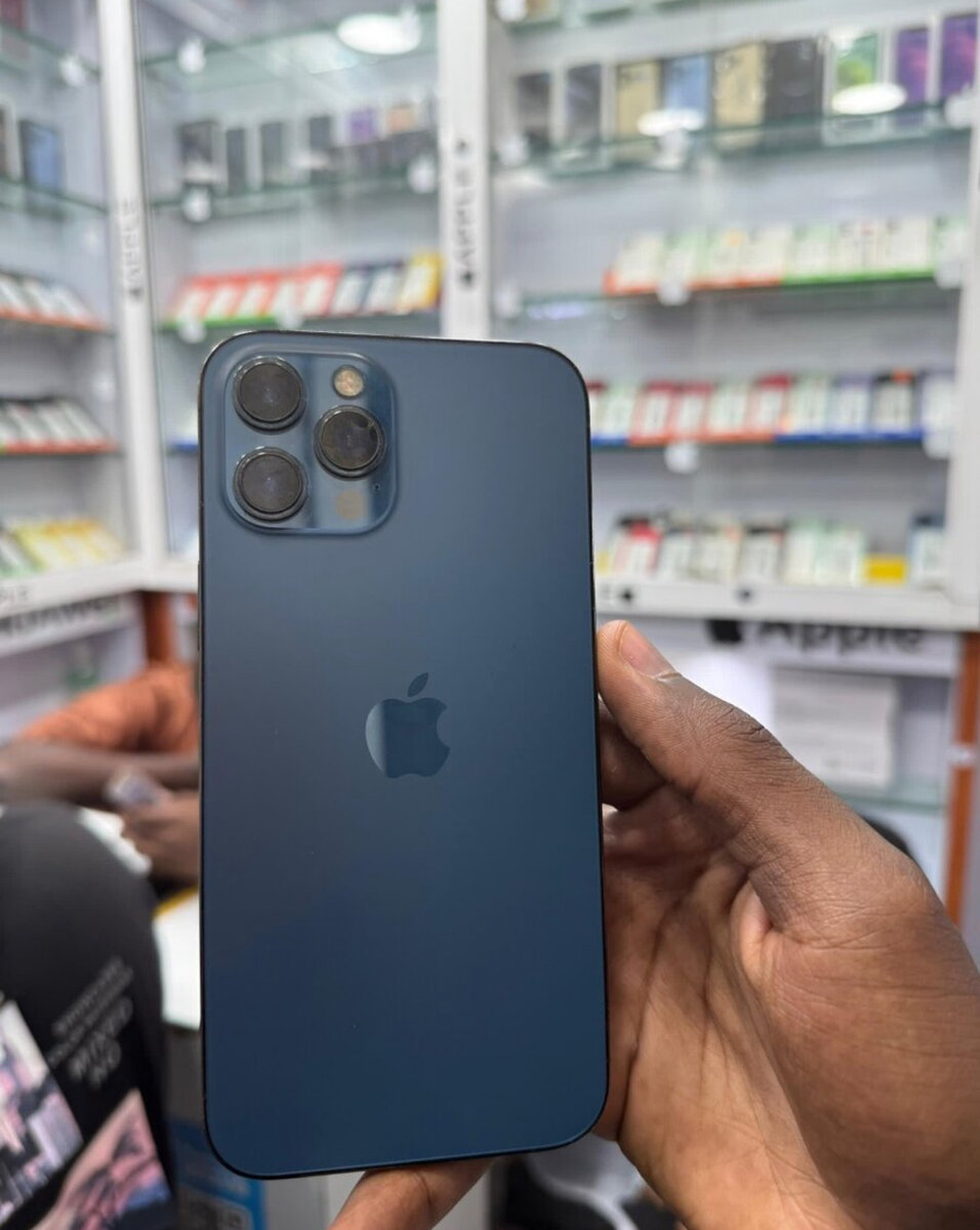 iPhone 12 Pro Max Bleu