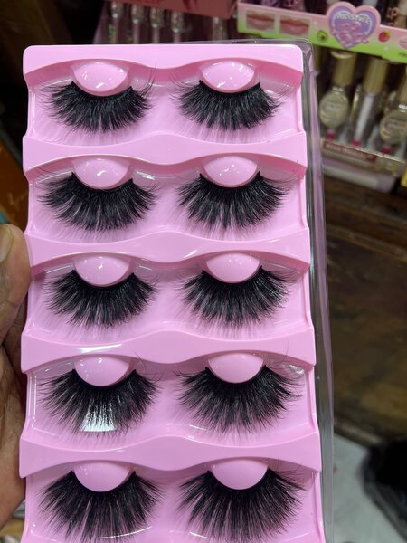 Faux cils volumineux élégants