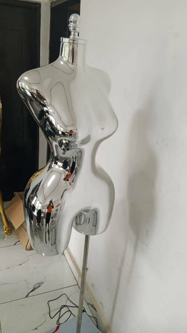 Mannequin brillant doré