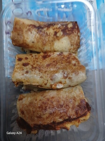 Crêpes roulées délicieuses et fraîches