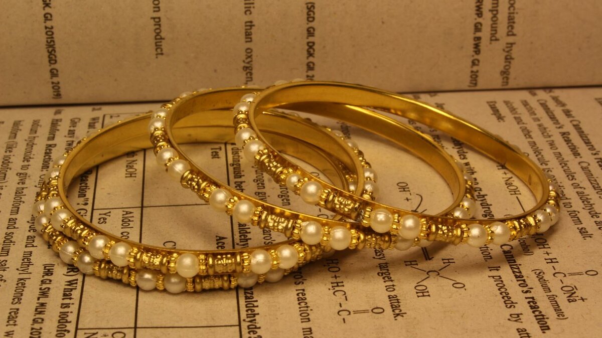 Unique Casual White Pearls Design Bangles