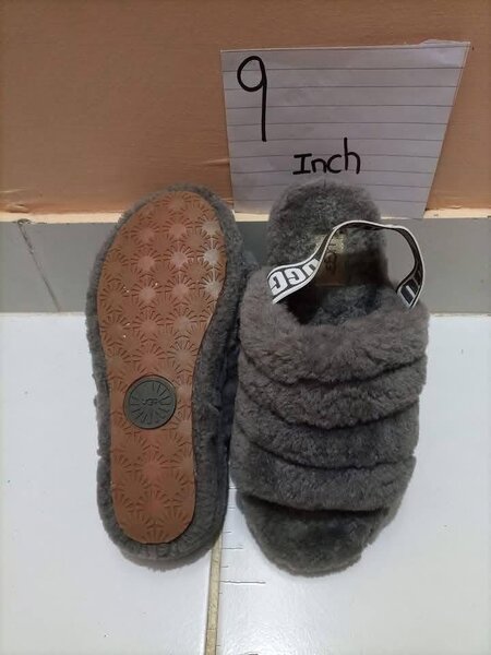 Ladies slippers