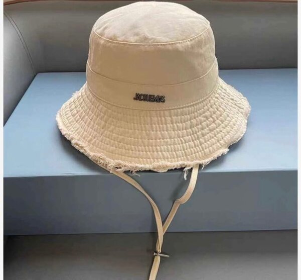 Bucket hat