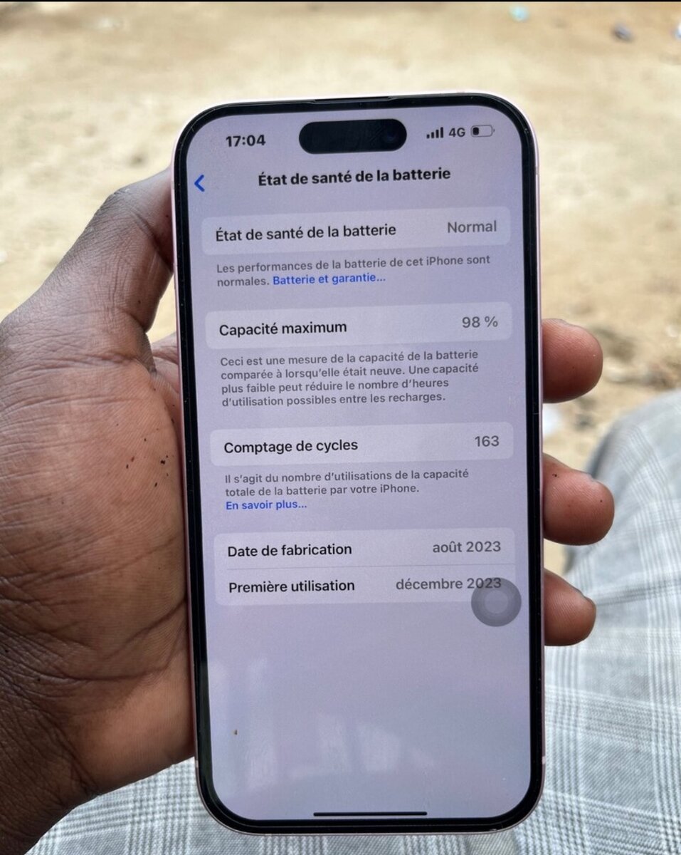 iPhone moderne rose état neuf