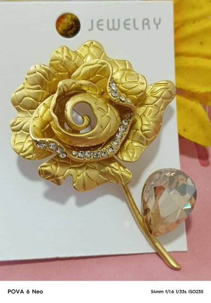 Broches VVIP fleur doré