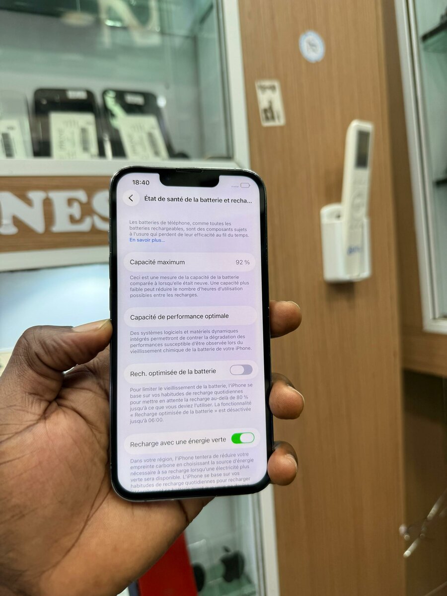 13 pro 128Go tout passe propre