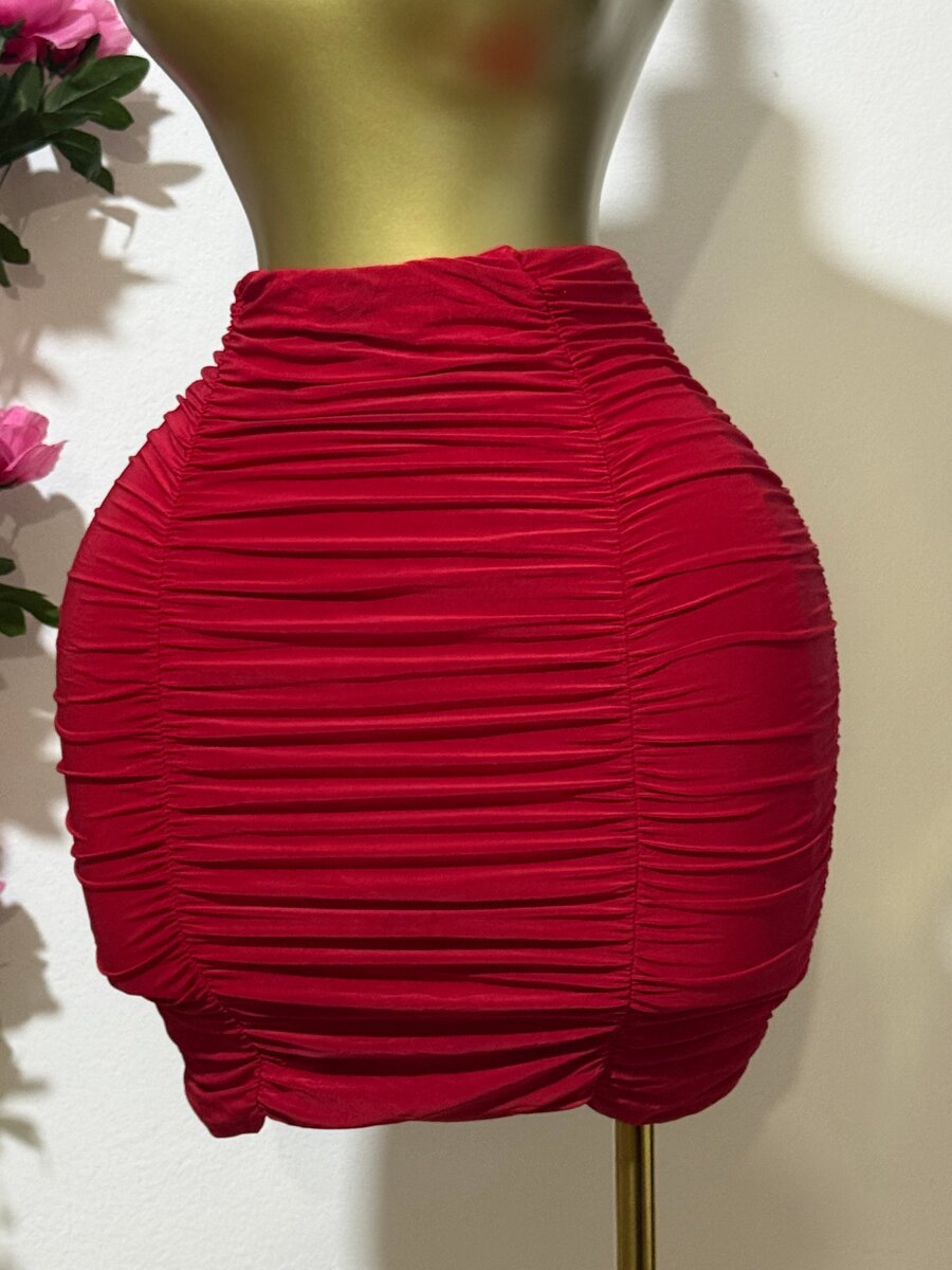 Jupe rouge courte et chic pour femme