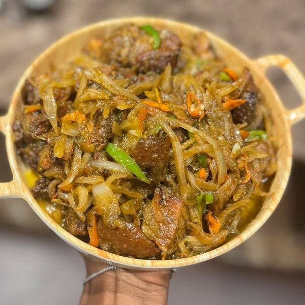 Plat de viande de porc  épicée