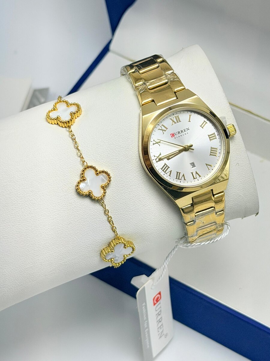 Montre dorée élégante