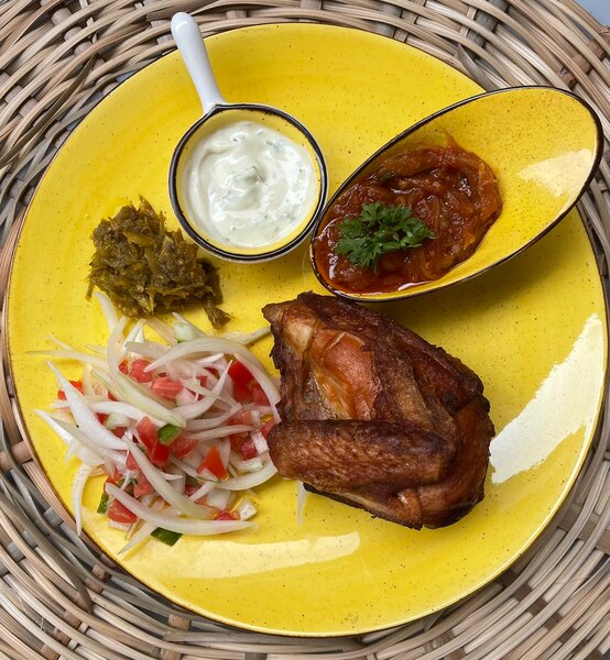 Poulet rôti épicé avec accompagnements