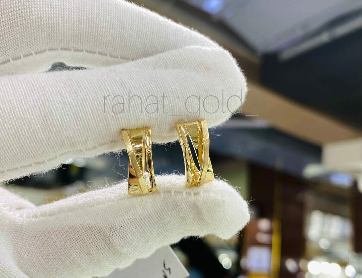 Маленькие аккуратные серьги на каждый день