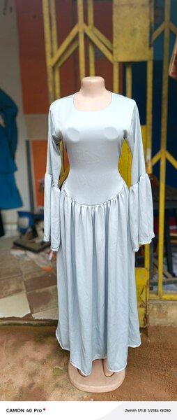 Robe longue à manches évasées