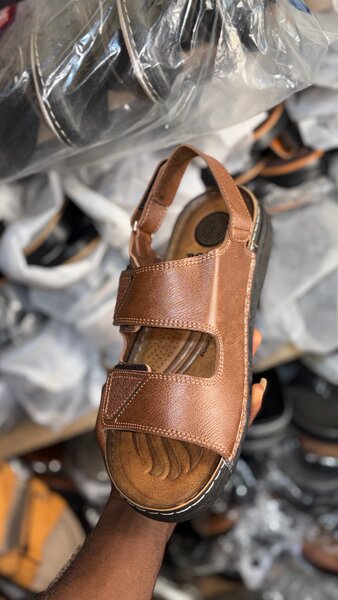 Sandales en cuir ajustables