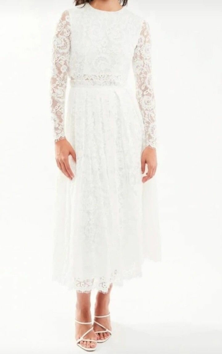 Robe en dentelle blanche