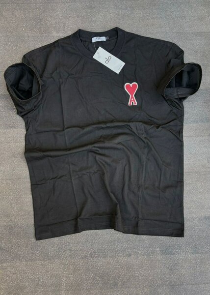 T-shirt noire logo cœur