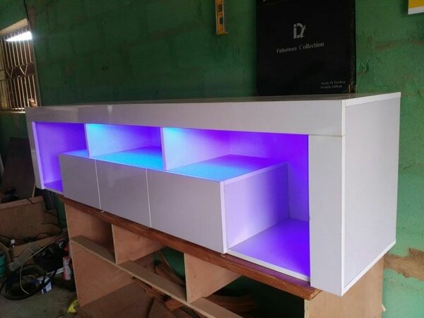 RECTANGULAR TV STAND