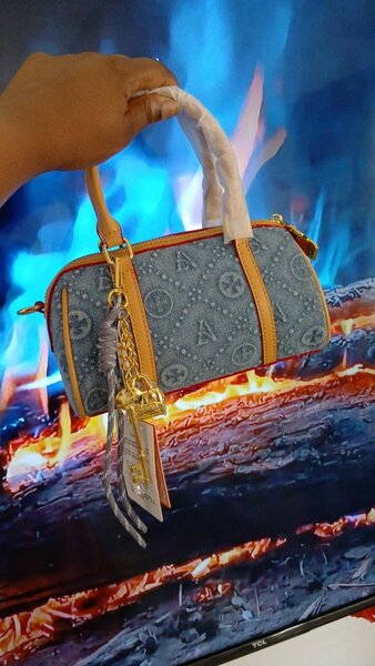 Sac à main élégant en cuir bleu