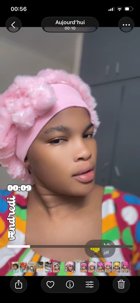 Bonnets en satin avec fourrure