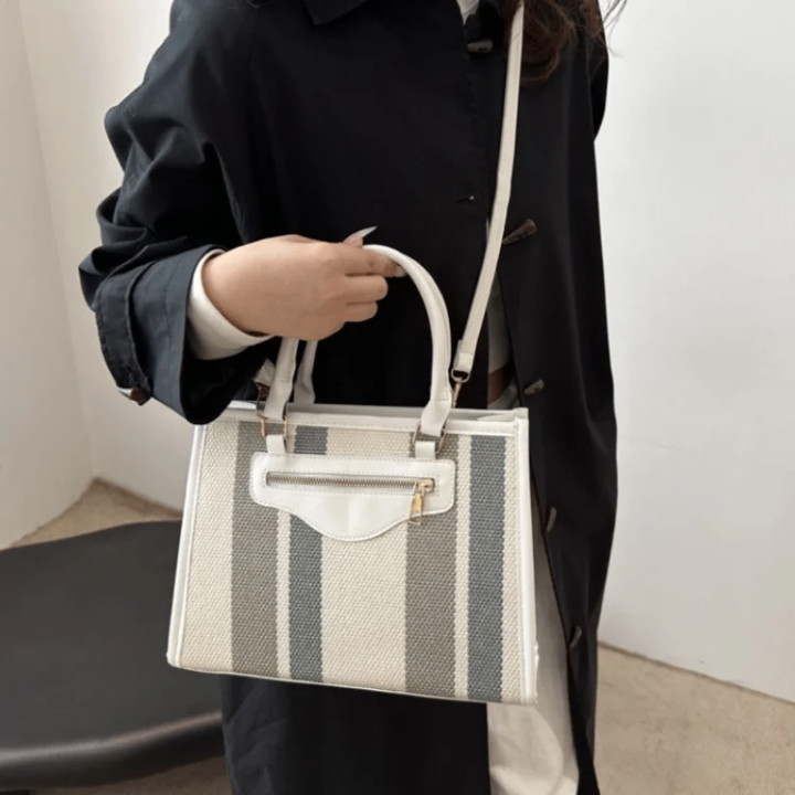 Sac à main à rayures élégant