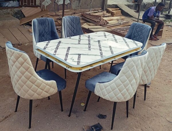 Table et chaises modernes