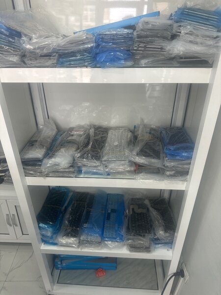 Ordinateurs portables neufs et accessoires