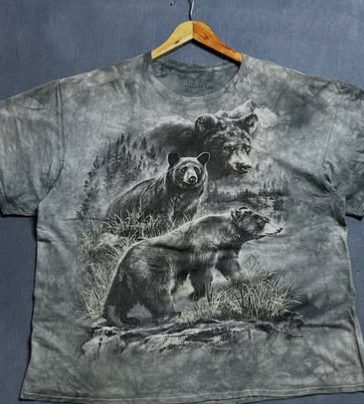 T&D graphic t shirt size: XL