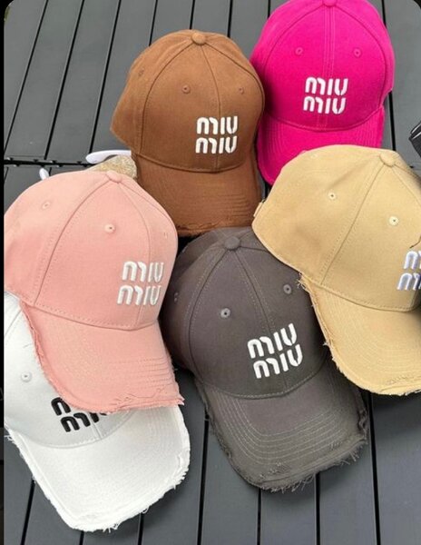 Casquettes élégantes variées