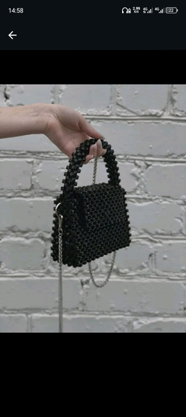 Sac à main en perles noires