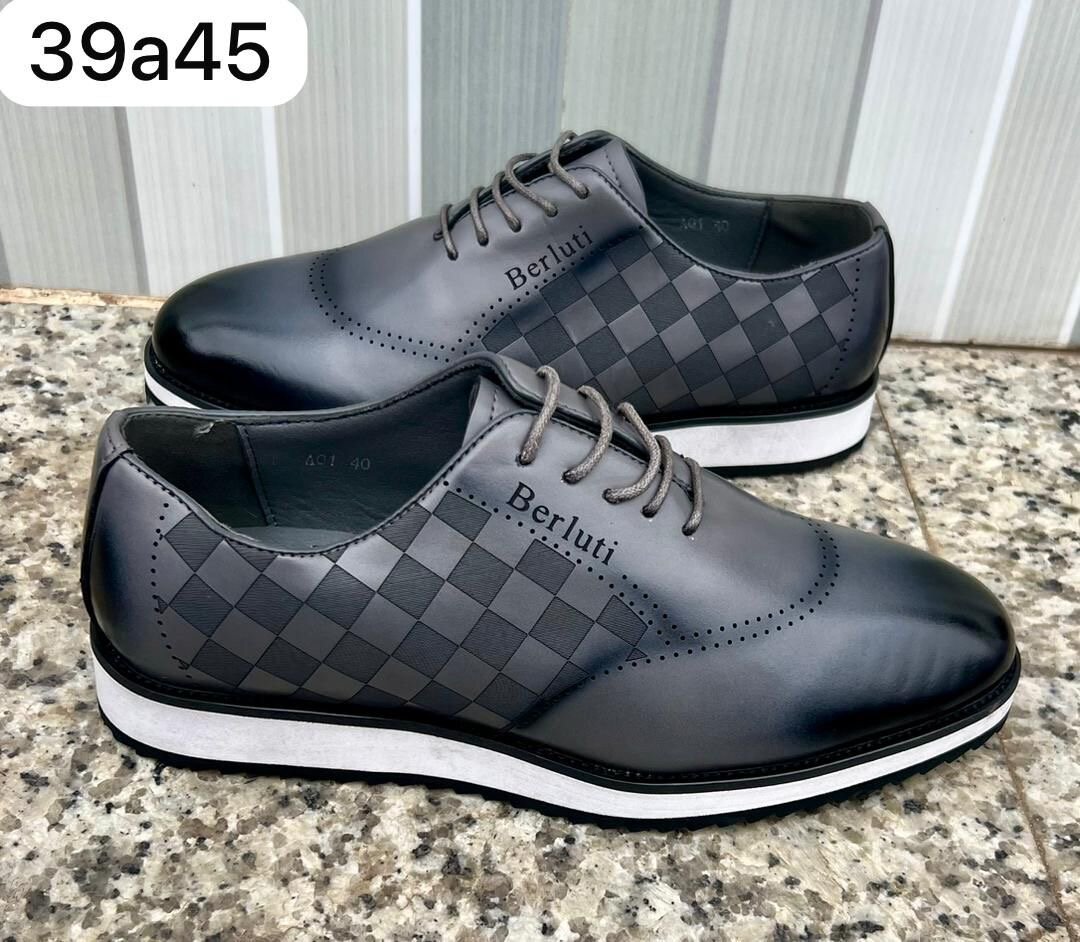 Chaussures élégantes Berluti