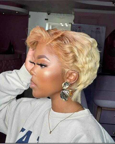 Perruque courte moderne