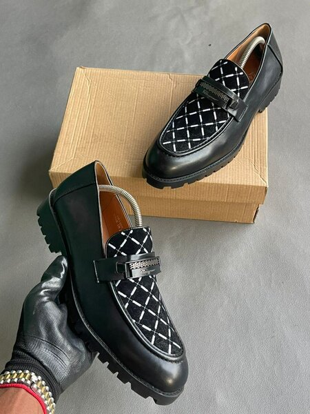 Mocassins noir en cuir élégant