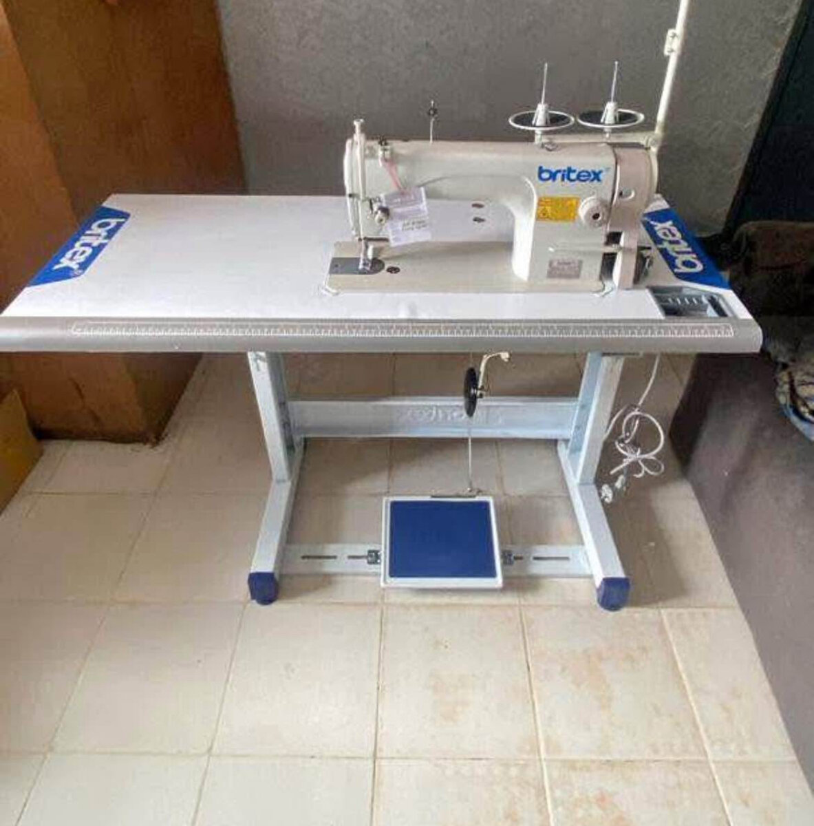 Machine à coudre industrielle Britex