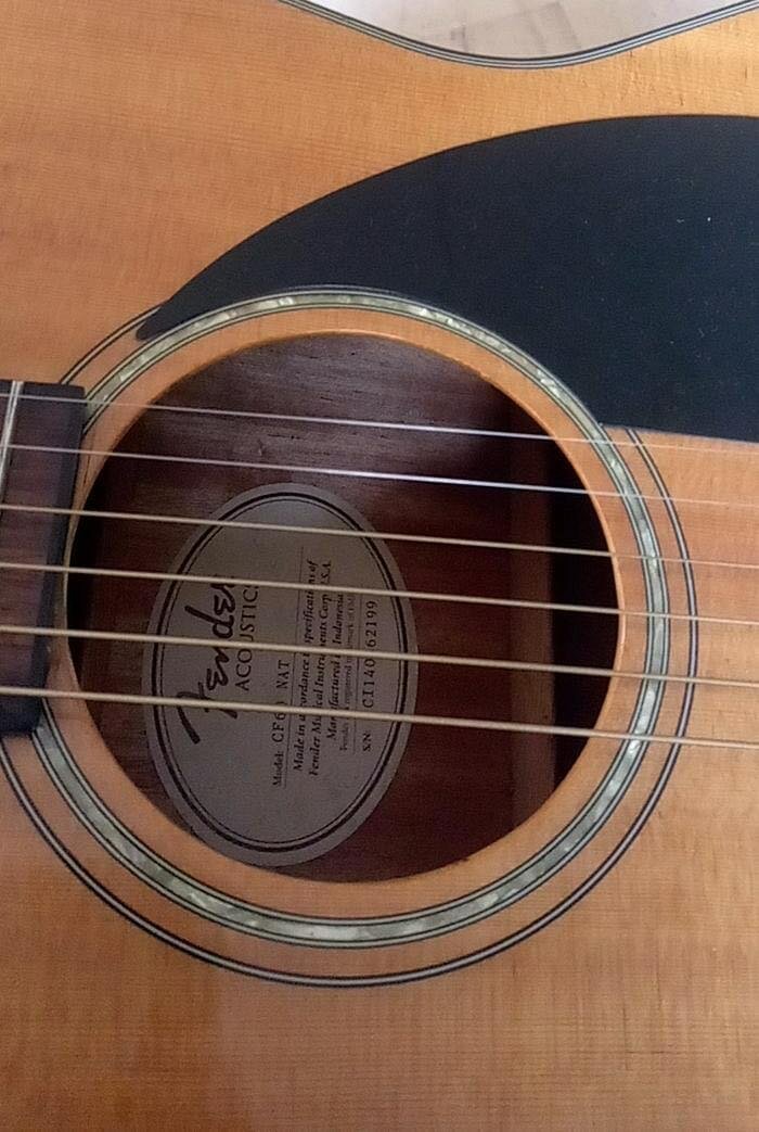 Guitare acoustique en bois