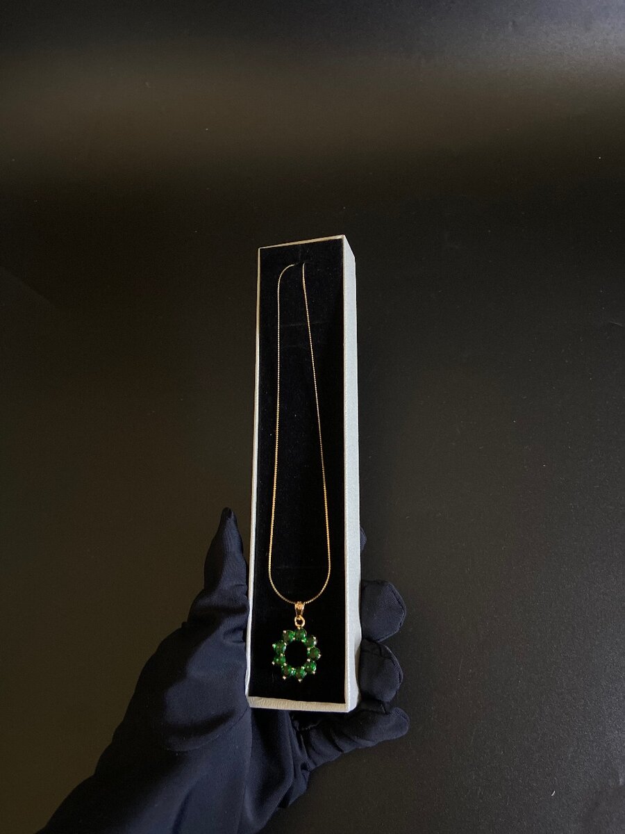 Infinity circle emerald