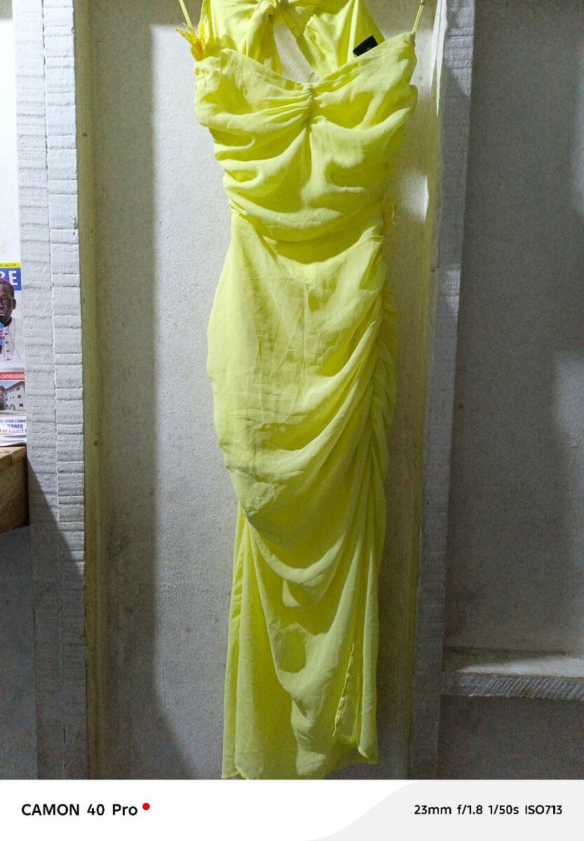 Robe longue élégante jaune