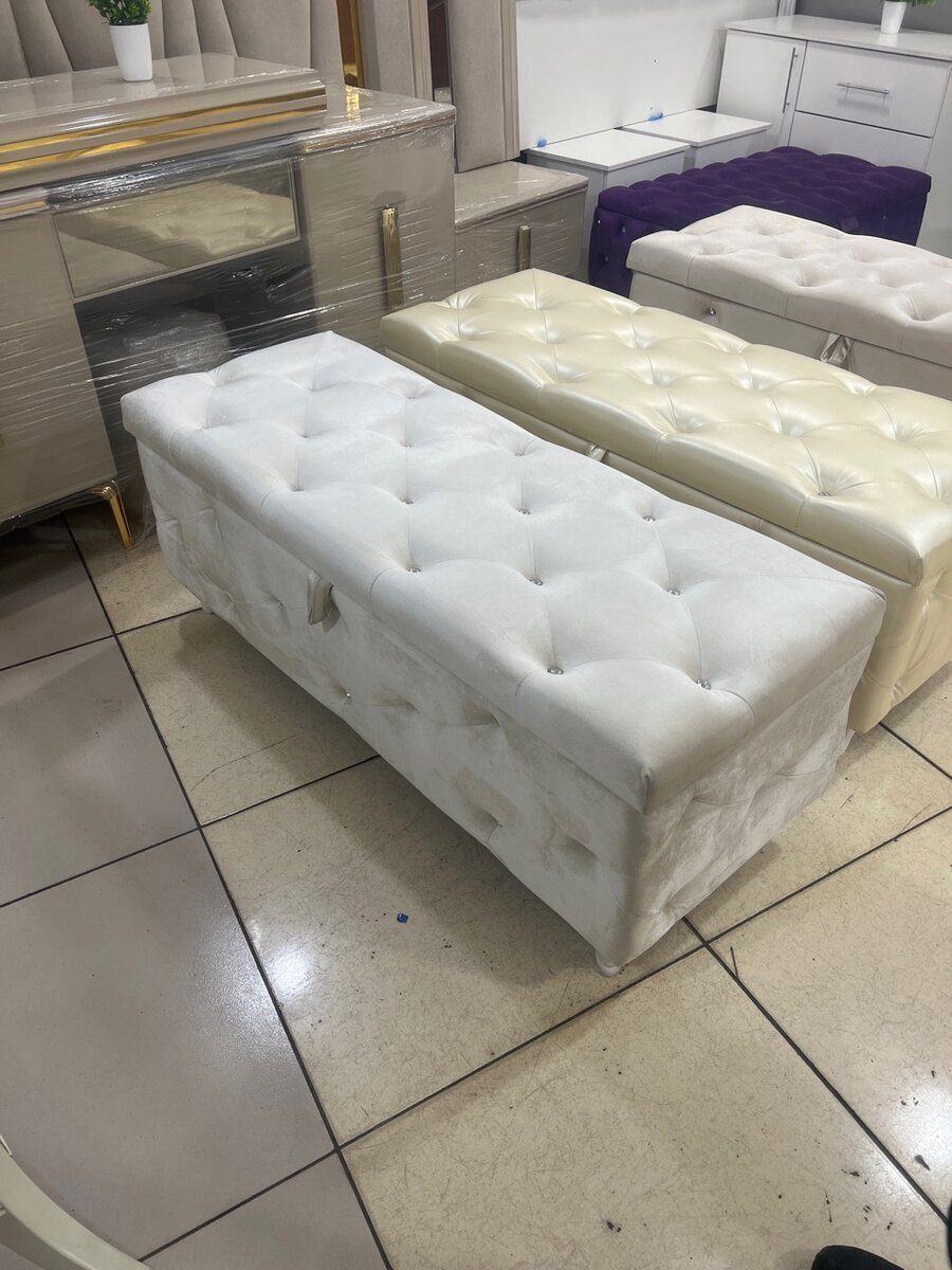 Белый пуфик