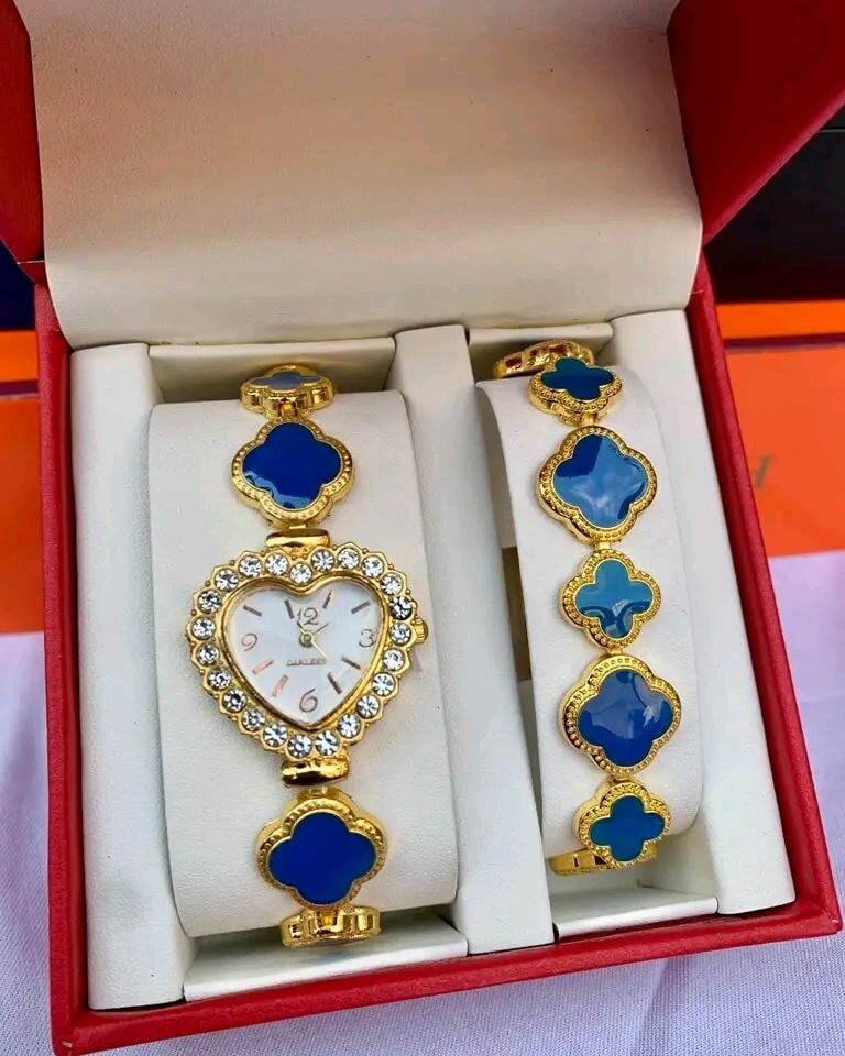 Montres élégantes en or