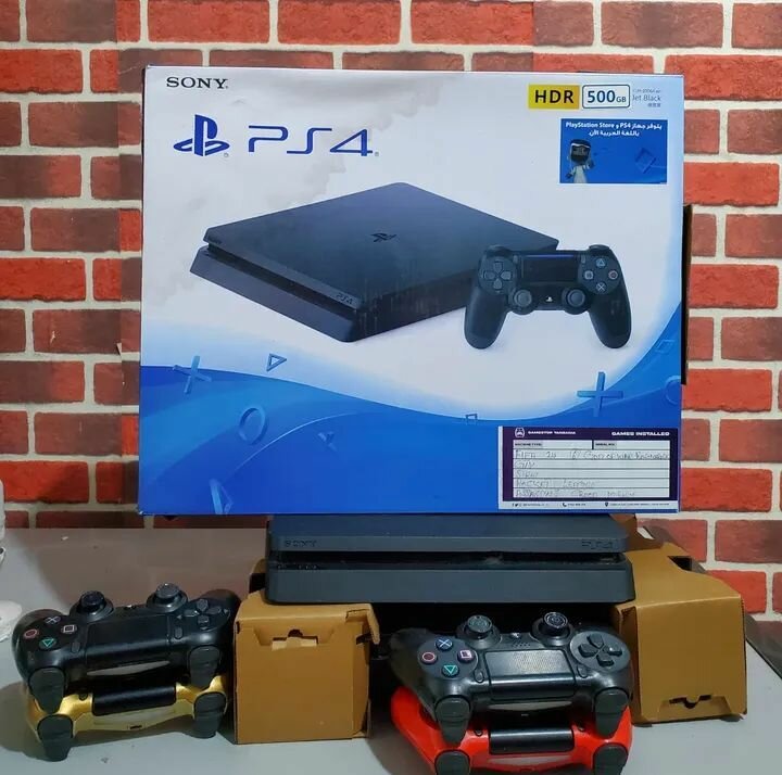Play Station 4 Slim