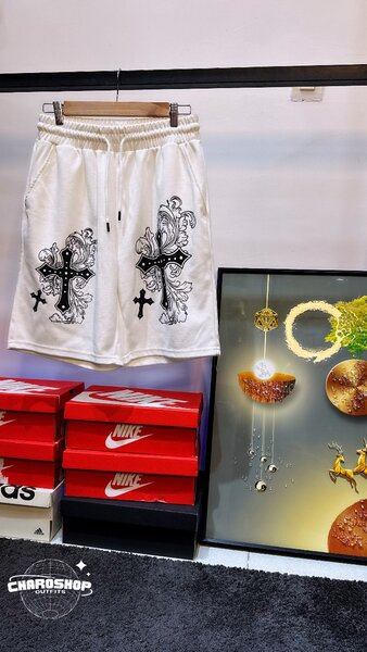 Shorts blancs à motifs croix