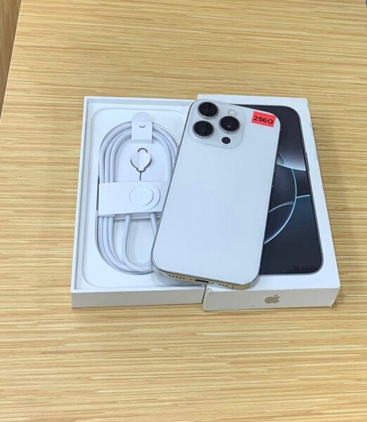 Apple iPhone 15 pro256 Go