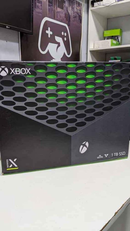  Xbox Series X 1TB Storage with one free CD